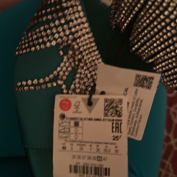 NWT. Zara Green Sparkly Heeled Sandals with Rhinestone Fringe. Size 9. - Picture 6 of 6